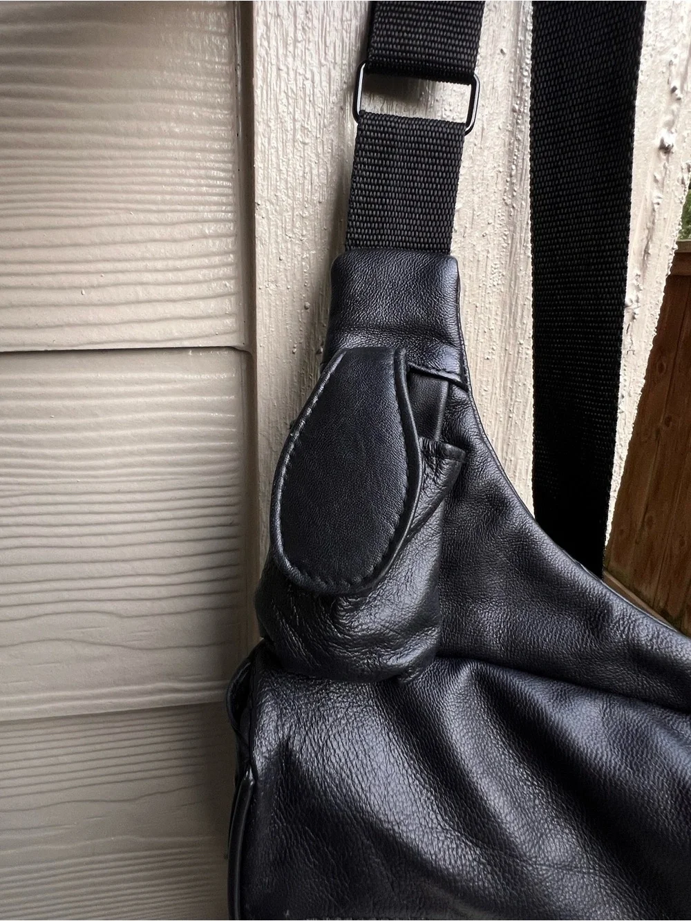 Buxton Genuine Leather Crossbody Organizer Travel Bag Black Multi Pocket Purse